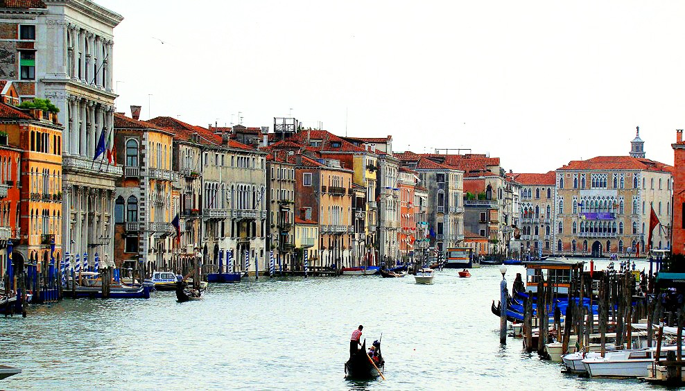 Picture of the Grand canal from the Rialto bridge